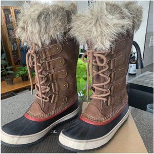 Joan of Arctic Sorel size 9